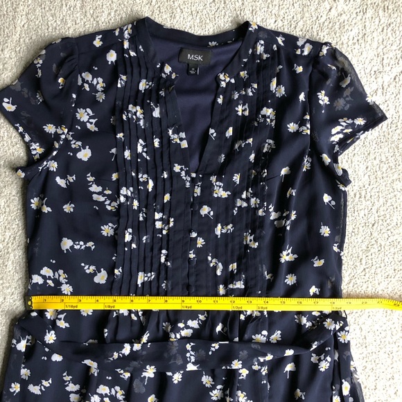 MSK Daisy Print Dress - Picture 12 of 16